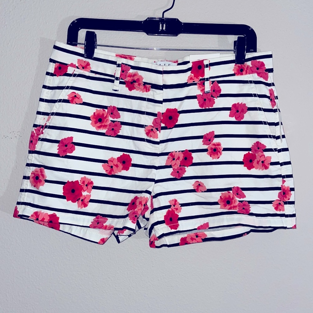 ELLE SHORT size 8 White Black Stripe Pink Floral Stretch Shorts. New with tags.